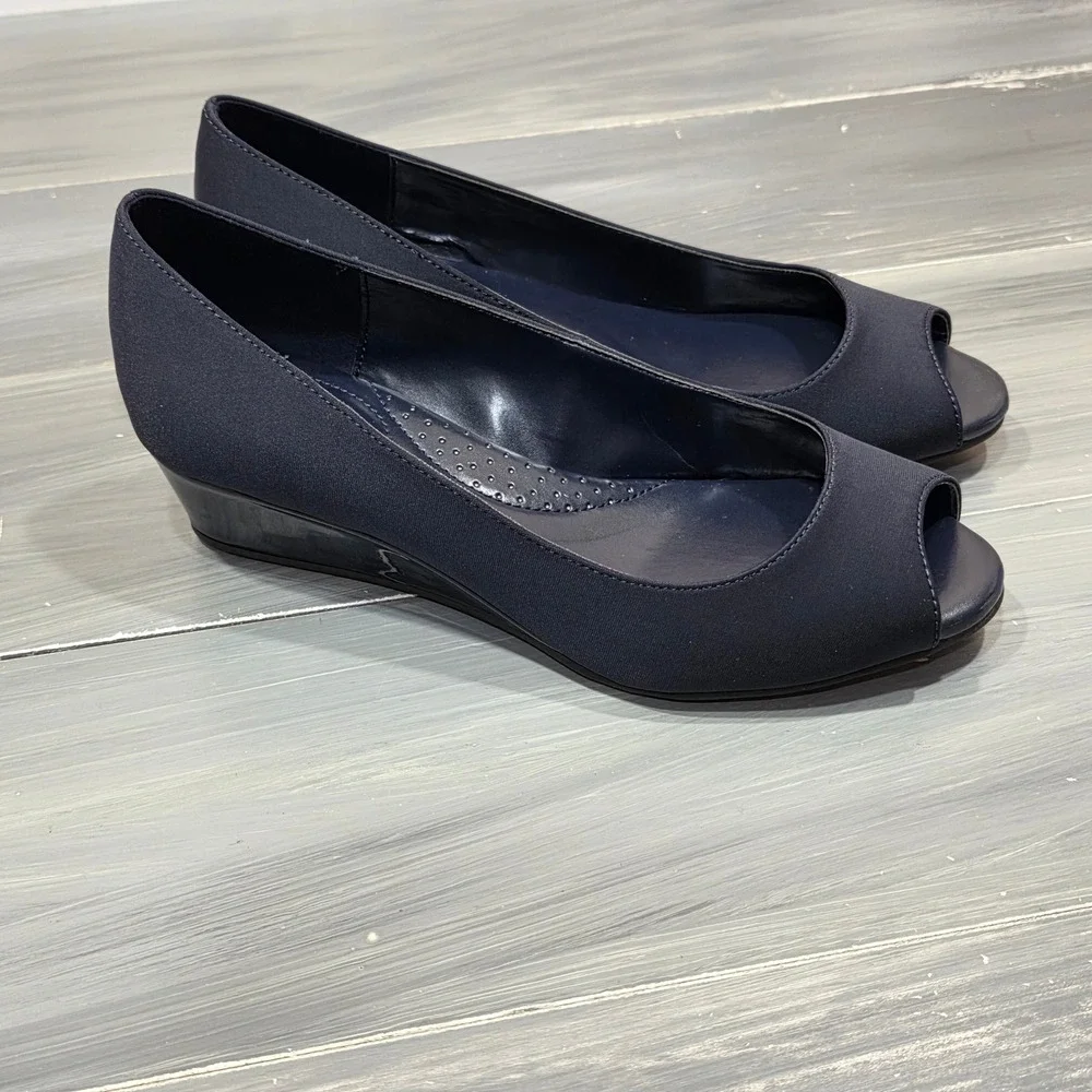 Bandolino Wedge Heels BDCANDRA Navy Blue Peep Toe Size‎ 7.5 W Wide